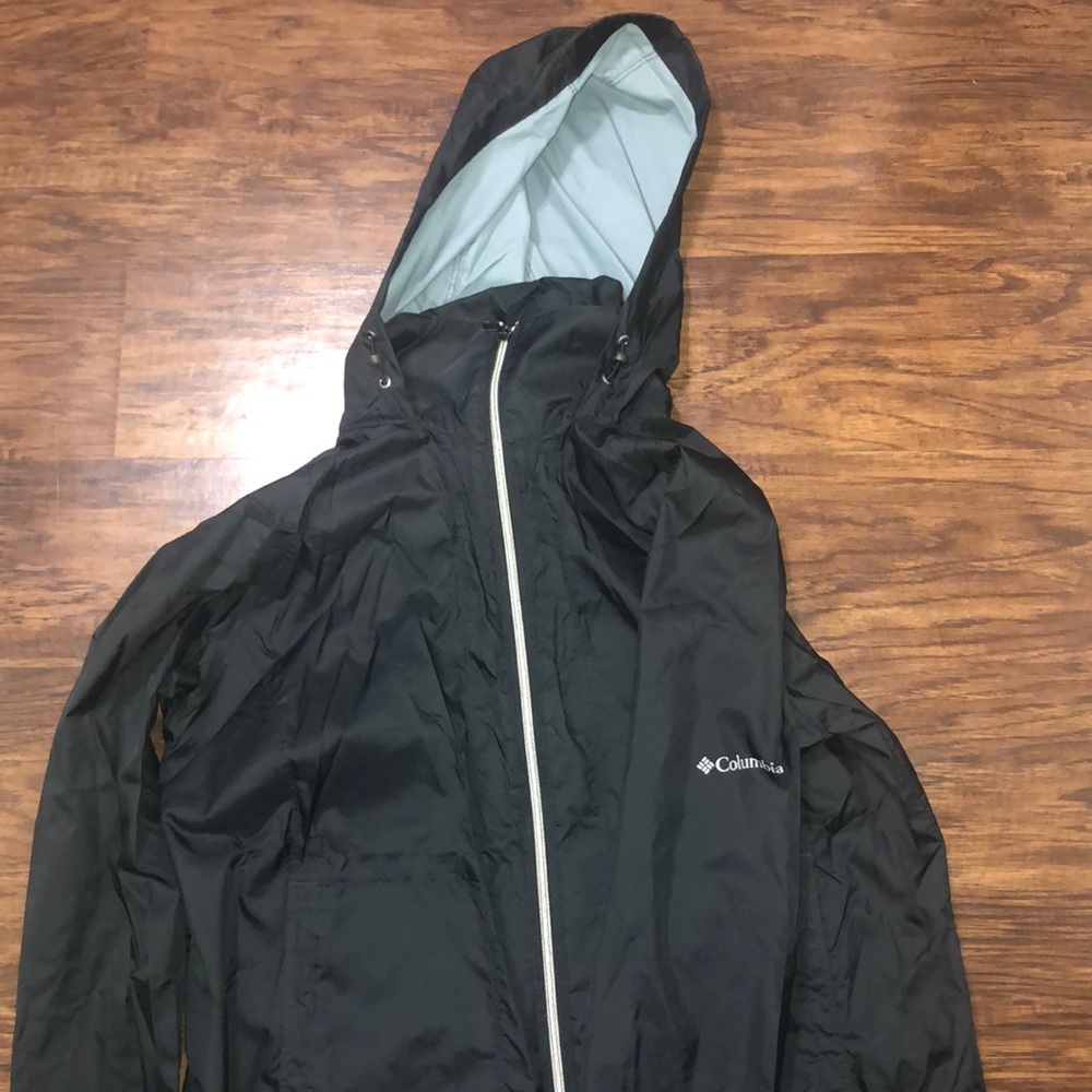 Never worn Columbia rain coat women’s large